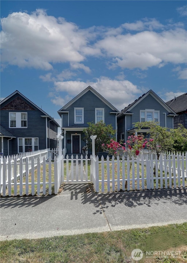 3225 Oakes Ave, Everett, WA 98201 - view of front of house featuring a fenced front yard