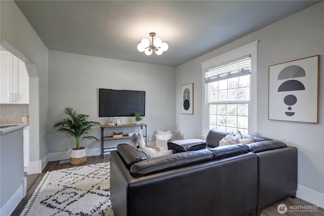 3225 Oakes Ave, Everett, WA 98201 - living area with a chandelier and wood finished floors