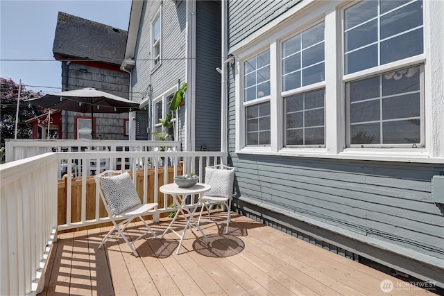 3225 Oakes Ave, Everett, WA 98201 - view of wooden deck