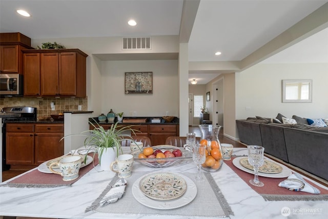 2504 NE 24th Pl, Renton, WA 98056 - dining area featuring plenty of natural light and recessed lighting