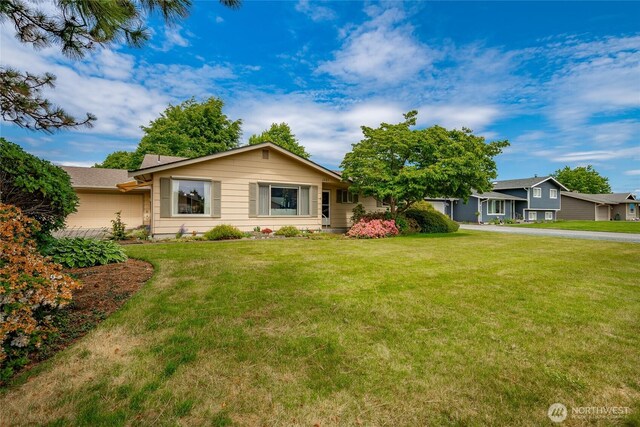 1021 Garden Dr, Lynden, WA 98264 - view of front facade featuring a front yard