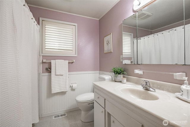 1021 Garden Dr, Lynden, WA 98264 - full bathroom with vanity, crown molding, a wainscoted wall, and curtained shower