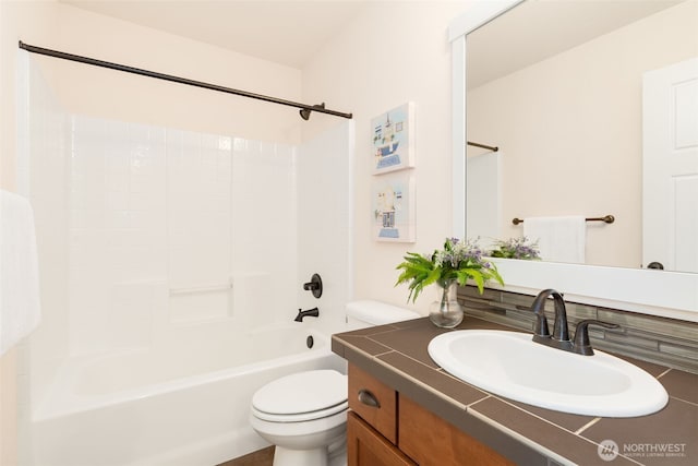 1087 10th Ave NE, Issaquah, WA 98029 - full bathroom with vanity and bathtub / shower combination