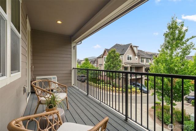 1087 10th Ave NE, Issaquah, WA 98029 - balcony with a residential view