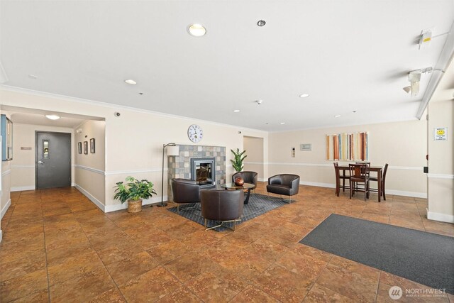1015 Railroad Ave Unit 518, Bellingham, WA 98225 - living area with ornamental molding and recessed lighting