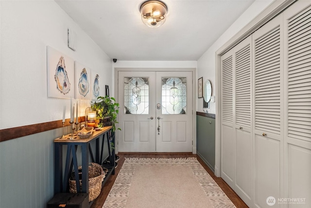 755 Elm St, Raymond, WA 98577 - entrance foyer featuring dark wood-style floors
