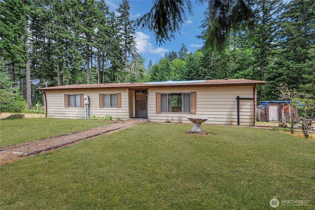 2071 E Johns Prairie Rd, Shelton, WA 98584 - ranch-style house with a front lawn
