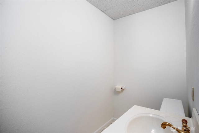 29929 4th Ave SW, Federal Way, WA 98023 - bathroom featuring a sink and a drop ceiling