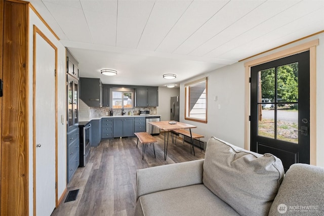 420 3rd St, Ronald, WA 98940 - living area with wood finished floors