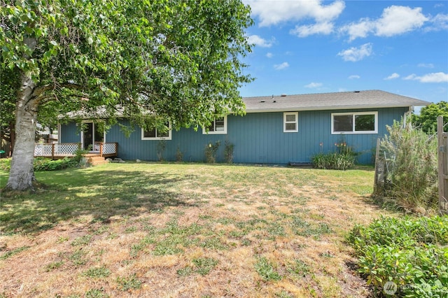 889 SW Kingma Ct, Oak Harbor, WA 98277 - back of house featuring a yard