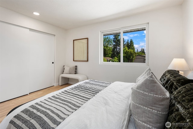 957 12th St NE Unit 1009, Auburn, WA 98002 - bedroom with wood finished floors and recessed lighting