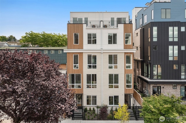 222B 10th Ave E, Seattle, WA 98102 - view of building exterior