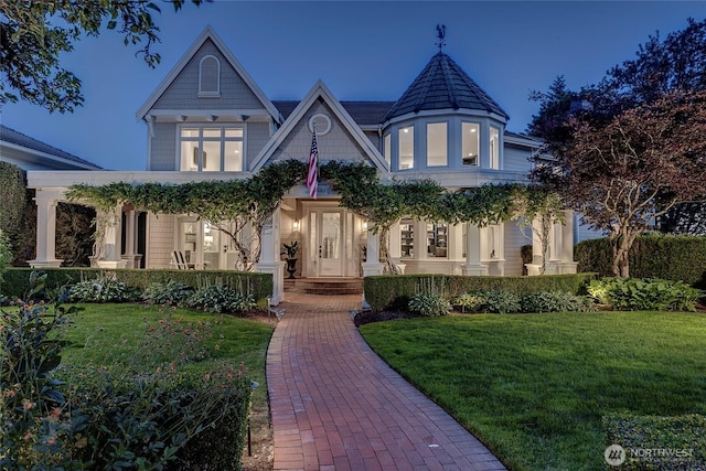6581 156th Ave SE, Bellevue, WA 98006 - victorian home with a front lawn