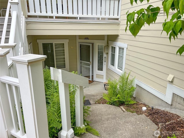 91 N Chandler Ct Unit D, Port Ludlow, WA 98365 - doorway to property featuring a balcony