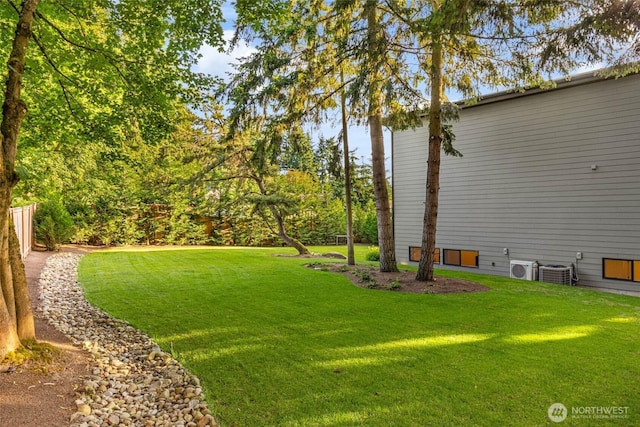 7826 115th Pl NE, Kirkland, WA 98033 - view of grassy yard