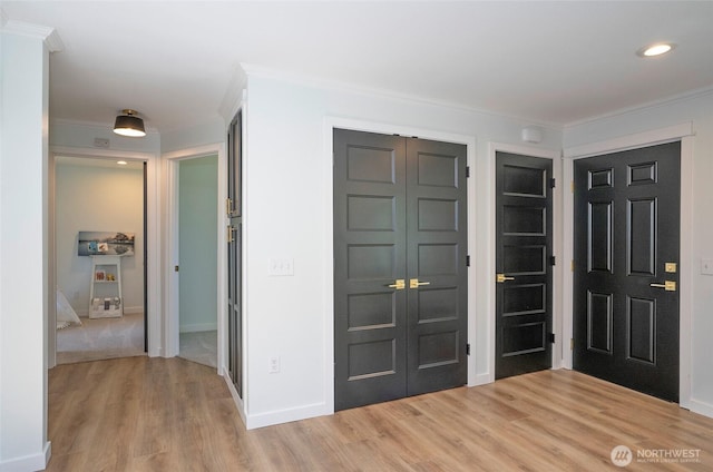 15512 Elm St E, Sumner, WA 98390 - foyer entrance featuring light wood-type flooring, ornamental molding, and recessed lighting