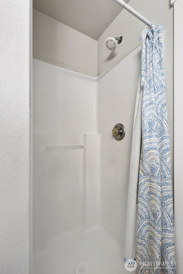 5542 55th Loop SE, Olympia, WA 98513 - bathroom with a shower with shower curtain