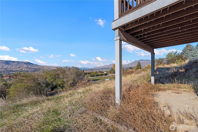 2599 NW Columbia Ave, East Wenatchee, WA 98802 - view of yard featuring a mountain view