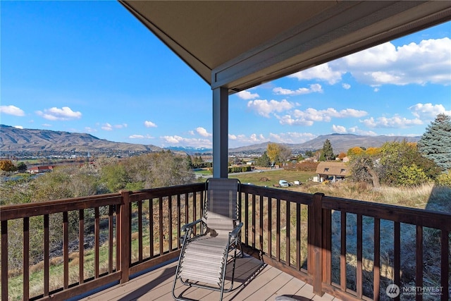 2599 NW Columbia Ave, East Wenatchee, WA 98802 - deck featuring a mountain view