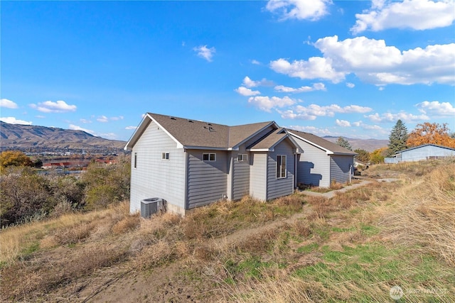 2599 NW Columbia Ave, East Wenatchee, WA 98802 - back of property featuring a mountain view