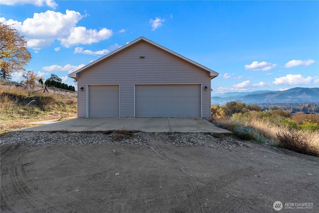 2599 NW Columbia Ave, East Wenatchee, WA 98802 - detached garage featuring a mountain view