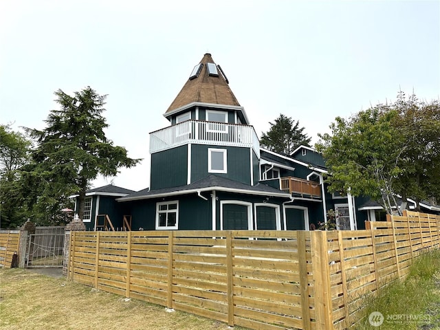 832 Whale Ct SW, Ocean Shores, WA 98569 - view of front of home with a balcony