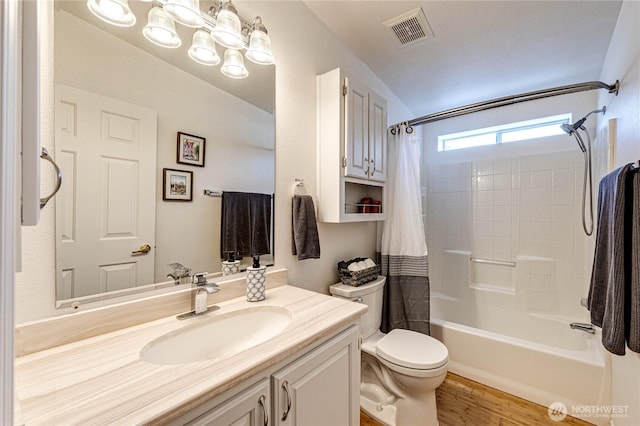 629 N 7th Ave, Sequim, WA 98382 - bathroom featuring vanity, shower / bath combo with shower curtain, and wood finished floors