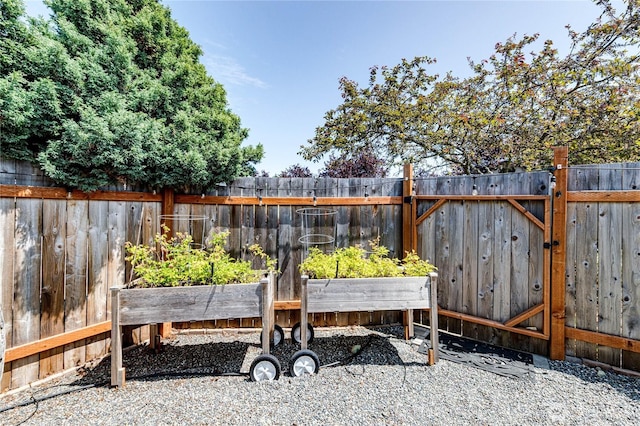 629 N 7th Ave, Sequim, WA 98382 - view of yard with a garden