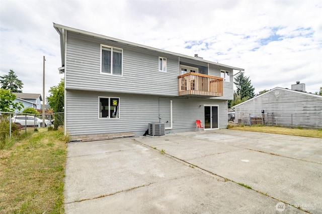 1938 66th Ave NE, Tacoma, WA 98422 - back of property with a balcony and a patio