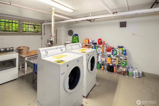 408 Bellevue Ave E Unit 306, Seattle, WA 98102 - laundry area featuring washing machine and dryer