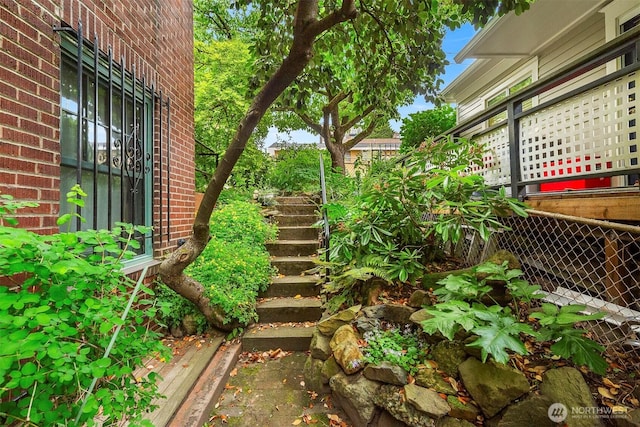 408 Bellevue Ave E Unit 306, Seattle, WA 98102 - view of yard with stairway