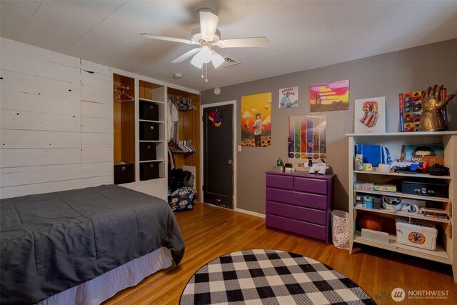 1328 Grant St, Walla Walla, WA 99362 - bedroom with wood finished floors and ceiling fan