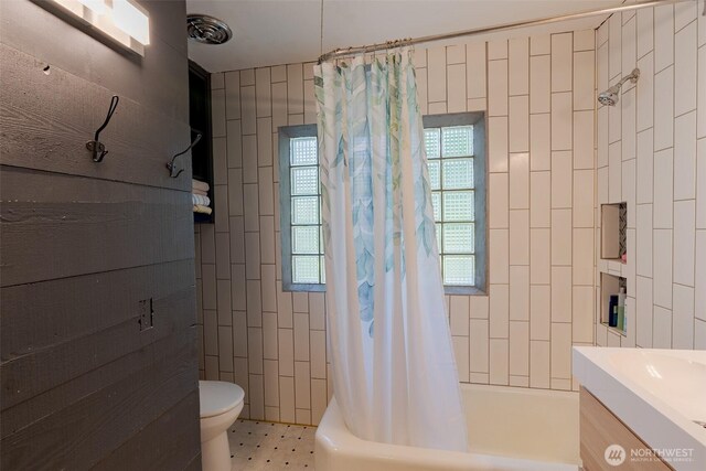 1328 Grant St, Walla Walla, WA 99362 - full bath with plenty of natural light, shower / tub combo with curtain, vanity, and tile walls