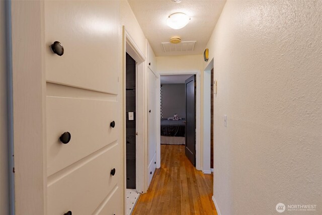 1328 Grant St, Walla Walla, WA 99362 - corridor featuring light wood-style flooring and a textured wall