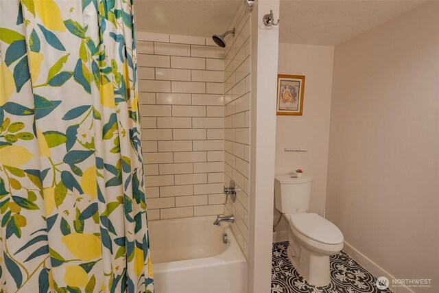 1328 Grant St, Walla Walla, WA 99362 - full bathroom with shower / tub combo, tile patterned flooring, and a textured ceiling