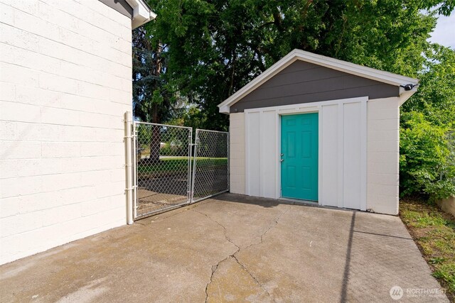1328 Grant St, Walla Walla, WA 99362 - view of shed featuring a gate