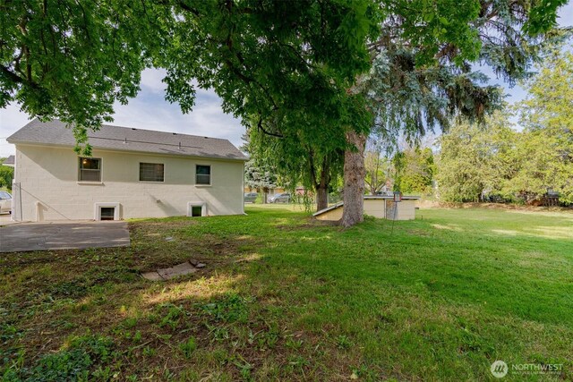 1328 Grant St, Walla Walla, WA 99362 - view of green lawn featuring a patio