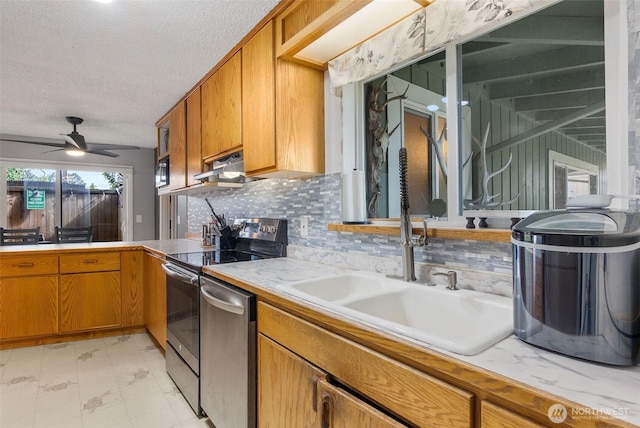1401 Lum Rd, Centralia, WA 98531 - kitchen with appliances with stainless steel finishes, light countertops, a textured ceiling, and brown cabinets