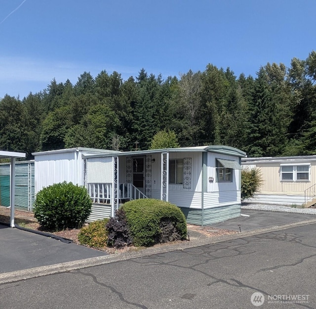 2302 R St SE Unit 108, Auburn, WA 98002 - manufactured / mobile home featuring covered porch