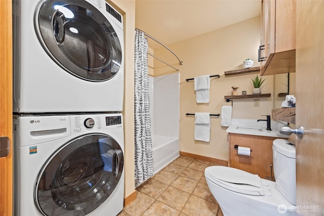 827 Hiawatha Pl S Unit 515, Seattle, WA 98144 - washroom featuring stacked washer / dryer and light tile patterned floors