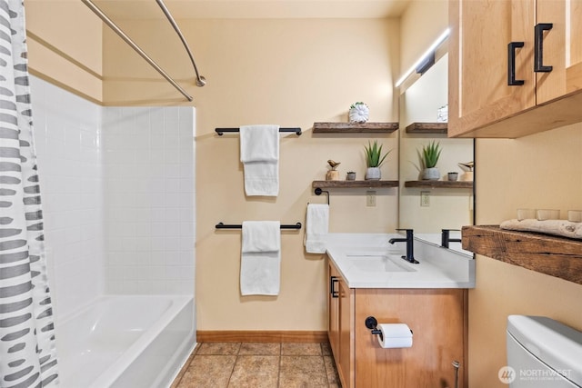 827 Hiawatha Pl S Unit 515, Seattle, WA 98144 - bathroom featuring shower / bathtub combination with curtain and vanity
