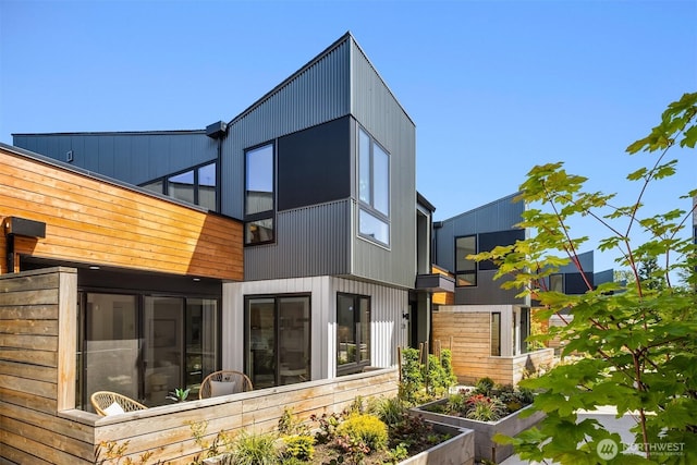 228 Canopy Path NW, Bainbridge Island, WA 98110 - rear view of property featuring a garden