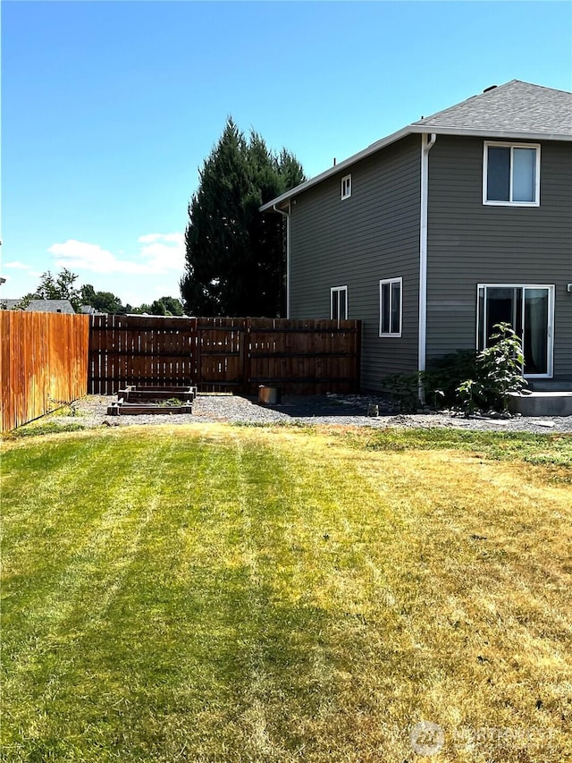 1042 S Lakeland Dr, Moses Lake, WA 98837 - view of side of home