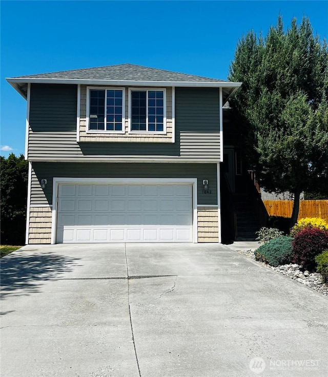 1042 S Lakeland Dr, Moses Lake, WA 98837 - view of front facade with an attached garage and driveway