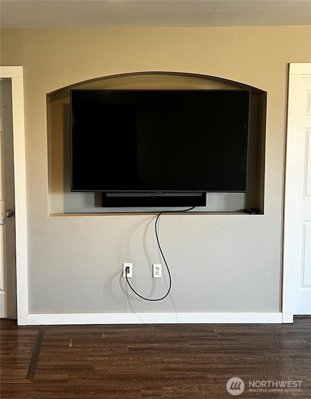 1042 S Lakeland Dr, Moses Lake, WA 98837 - detailed view of wood finished floors