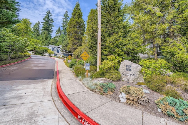 5589 Lakemont Blvd SE Unit 1703, Bellevue, WA 98006 - view of community featuring view of wooded area