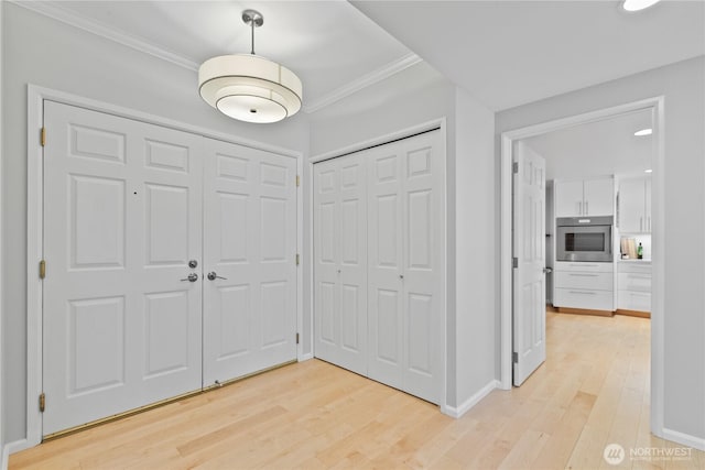 177 NE 107th Ave Unit 1601, Bellevue, WA 98004 - foyer entrance with light wood-style floors and ornamental molding
