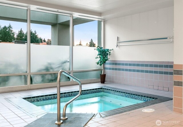 177 NE 107th Ave Unit 1601, Bellevue, WA 98004 - view of pool featuring a swimming pool