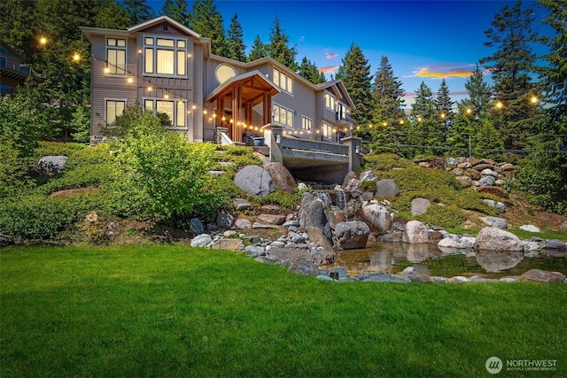 6730 Forest Ridge Dr, Wenatchee, WA 98801 - back of property at dusk with a lawn