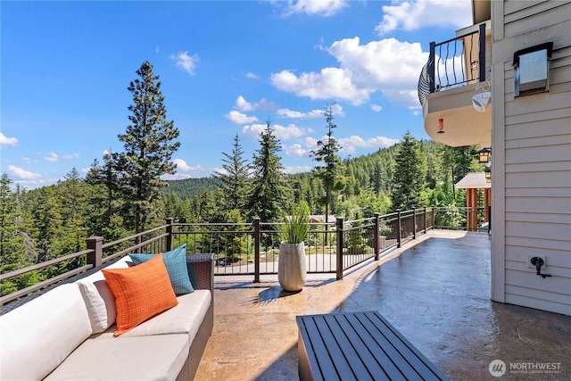 6730 Forest Ridge Dr, Wenatchee, WA 98801 - patio / terrace with a view of trees and outdoor lounge area